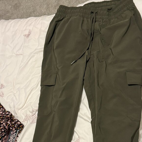 North Face Green Never Stop Wearing Cargo Pants in Small - Picture 1 of 2
